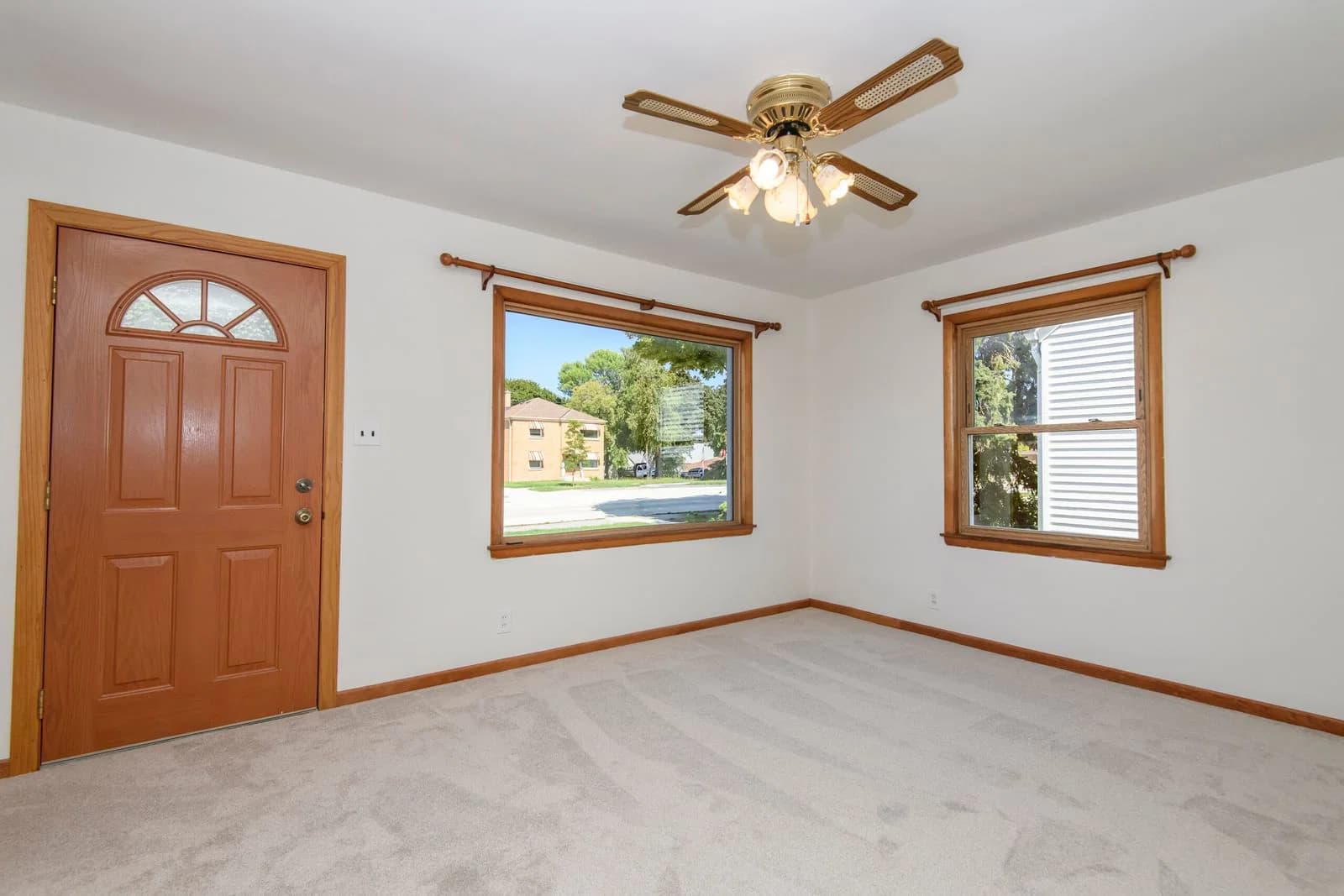 921 Howard Ave, Milwaukee, WI 53207 2