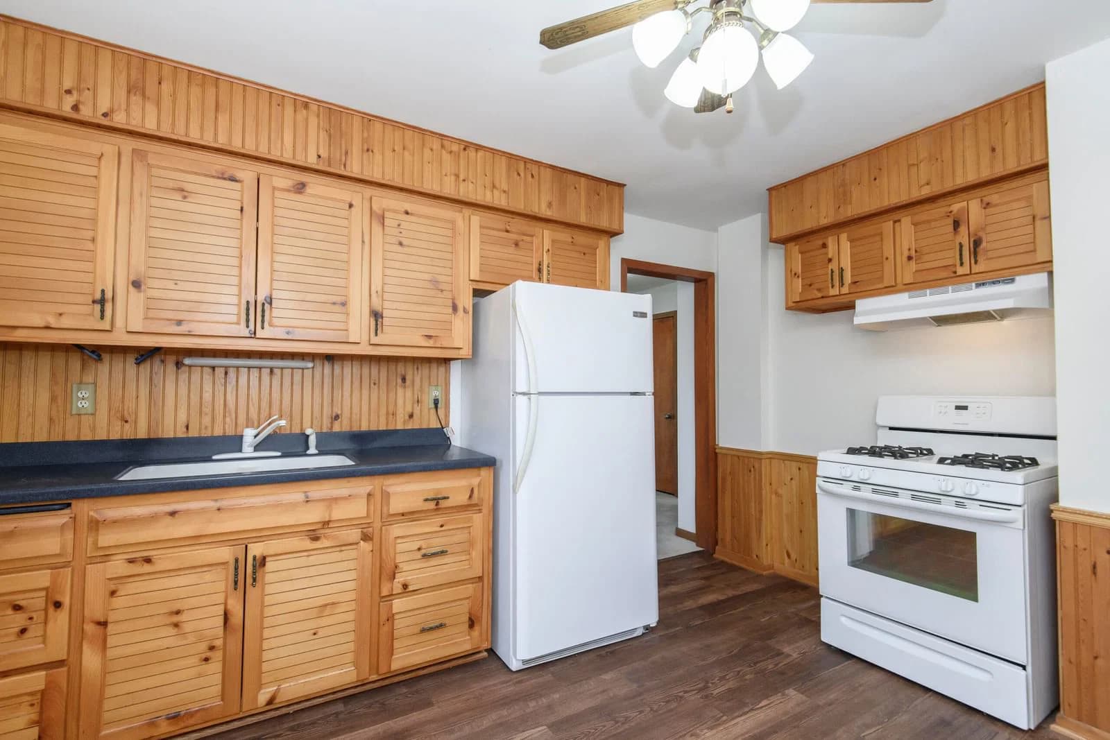921 Howard Ave 5