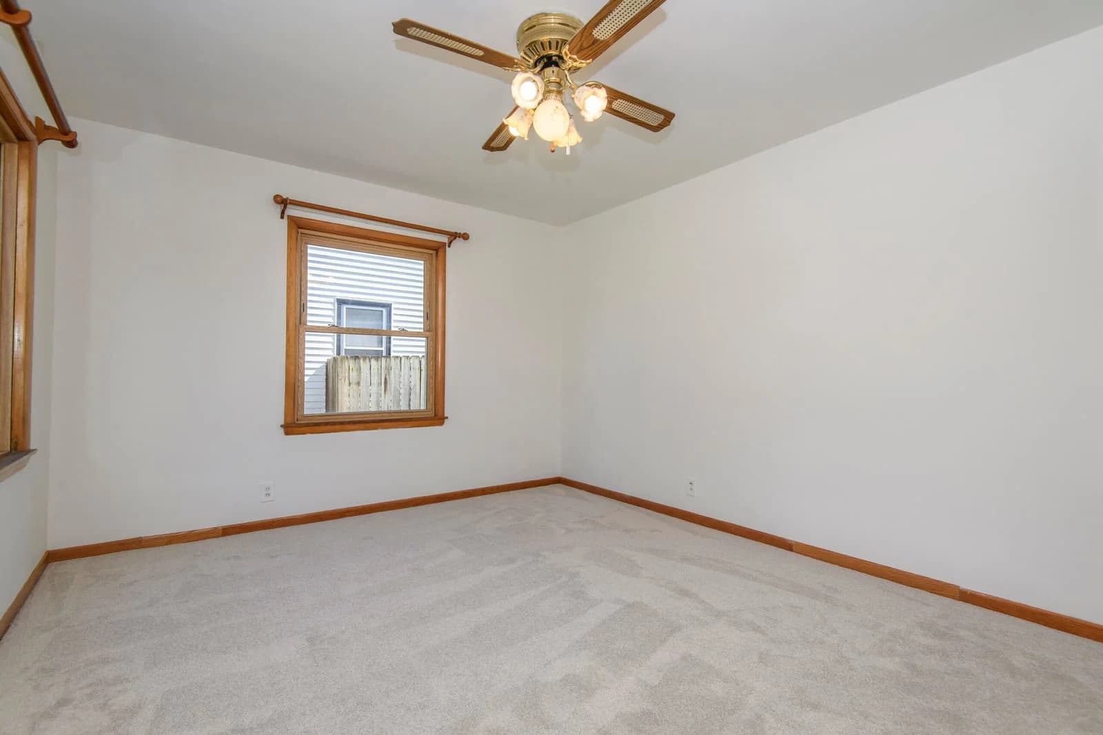 921 Howard Ave, Milwaukee, WI 53207 3