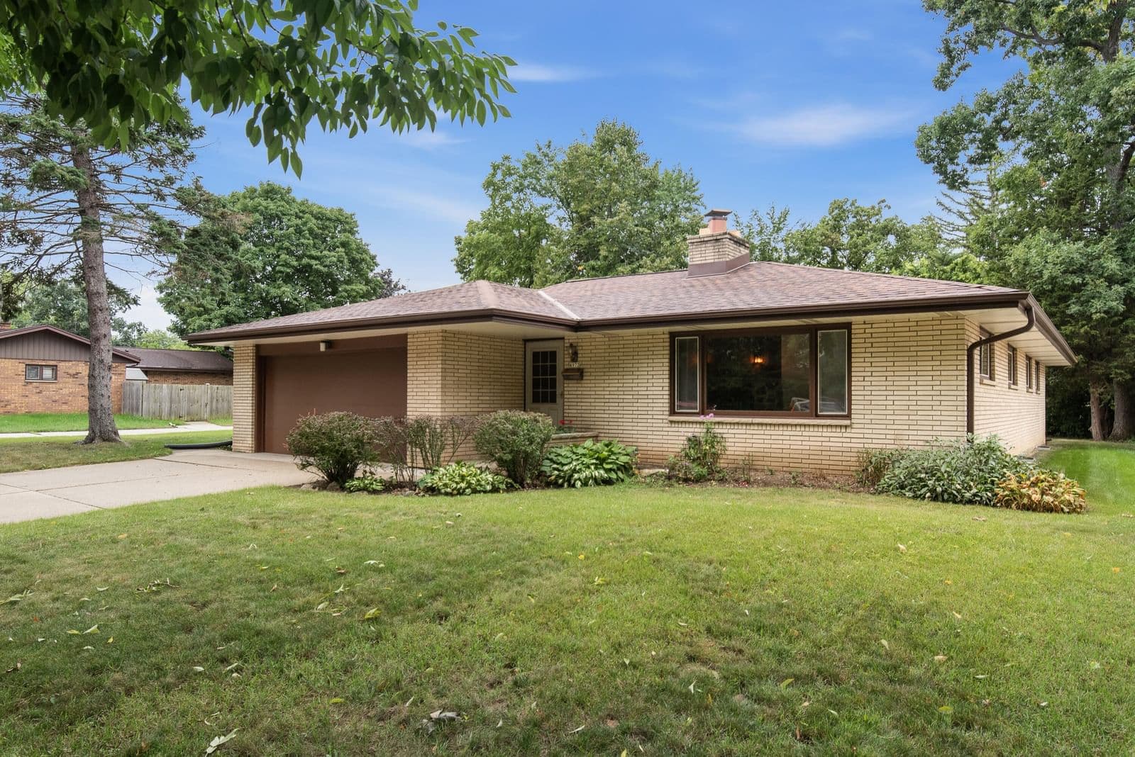 4973 19th St, Milwaukee, WI 53221 2