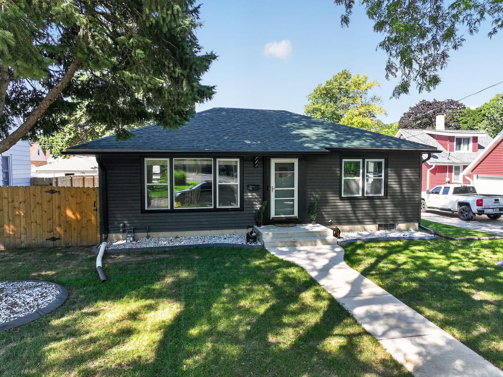 3049 31st St, Milwaukee, WI 53215