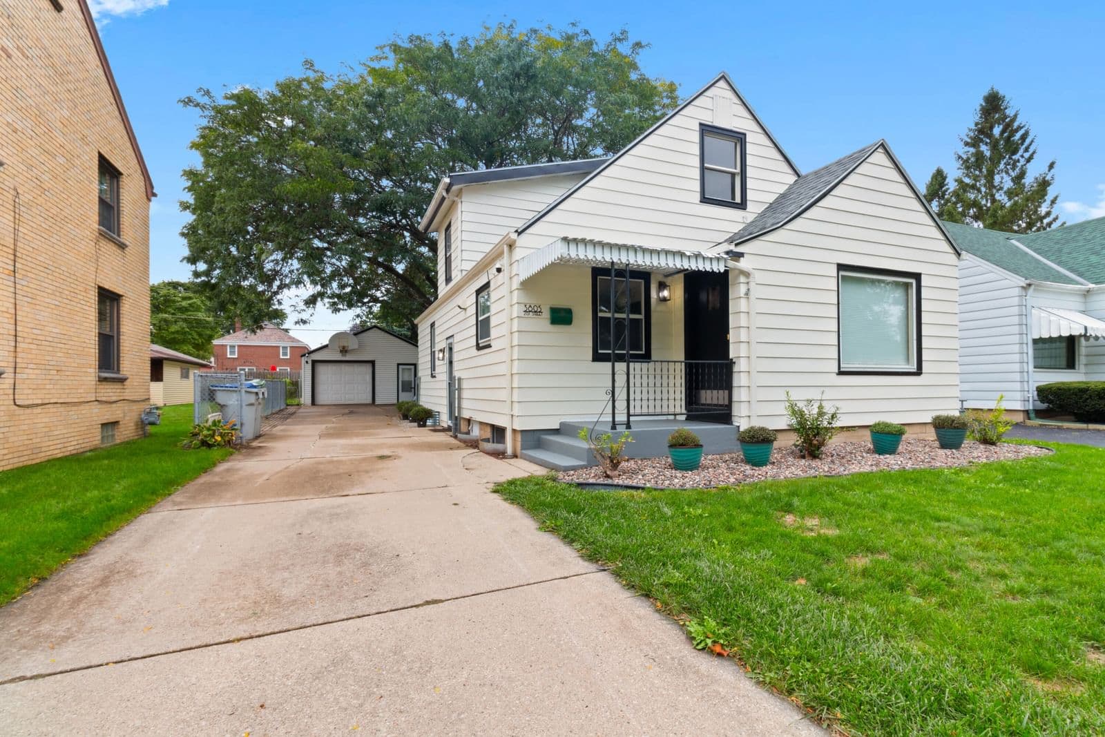 3805 21st St, Milwaukee, WI 53221 2