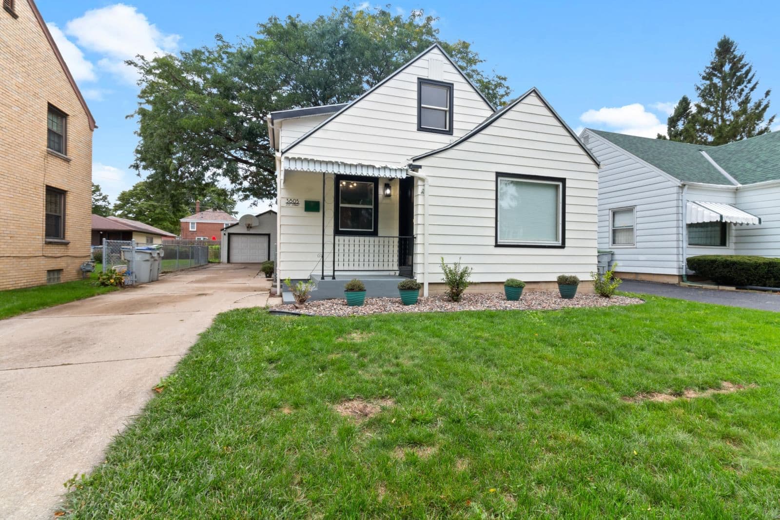 3805 21st St, Milwaukee, WI 53221 3