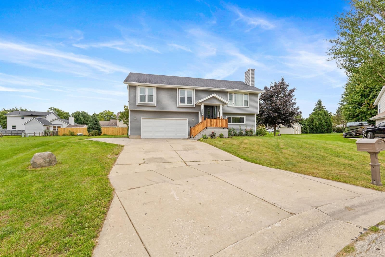 1096 Libby Ct, Oak Creek, WI 53154 2