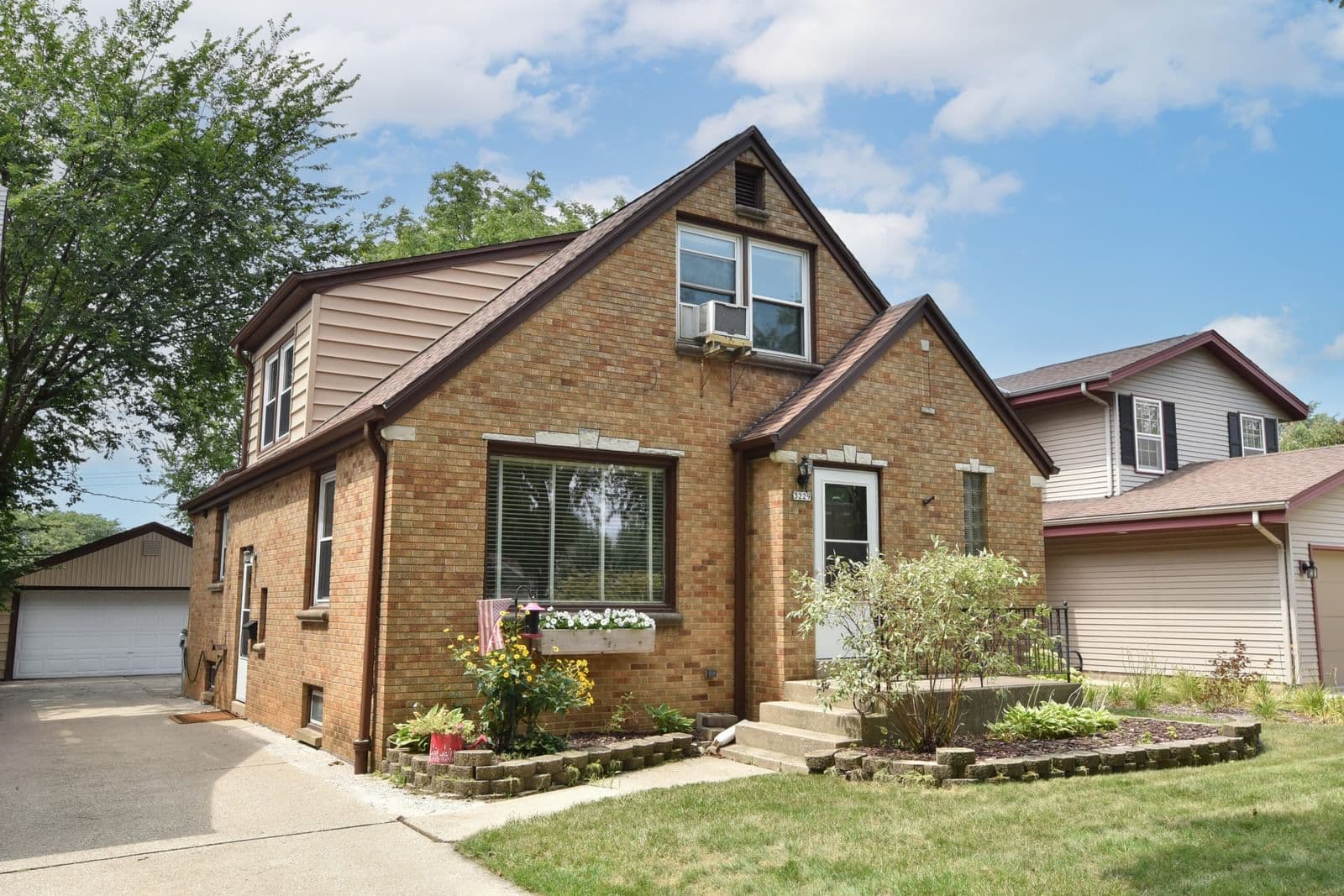 3229 56th St, Milwaukee, WI 53219