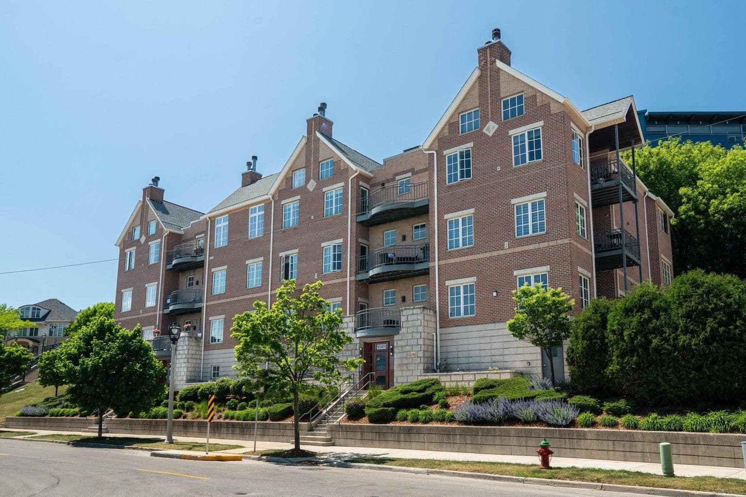 1809 Commerce St, Milwaukee, WI 53212 2
