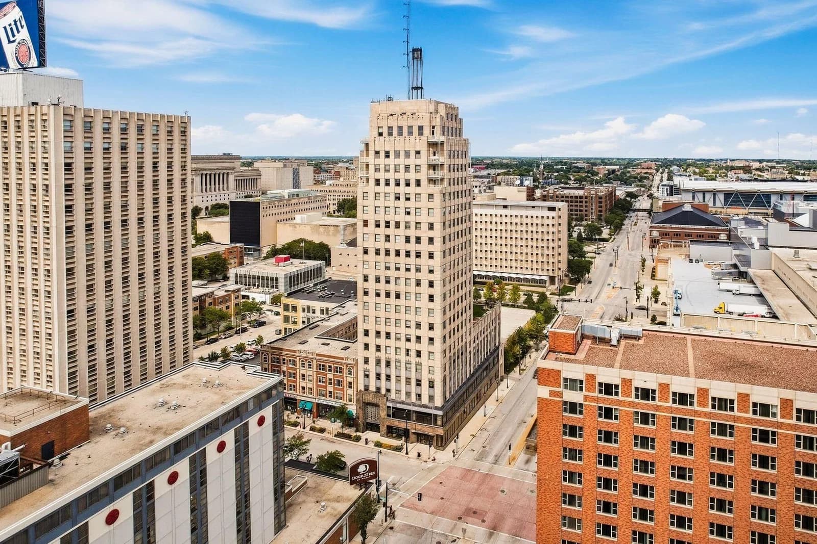 606 Wisconsin Ave, Milwaukee, WI 53203