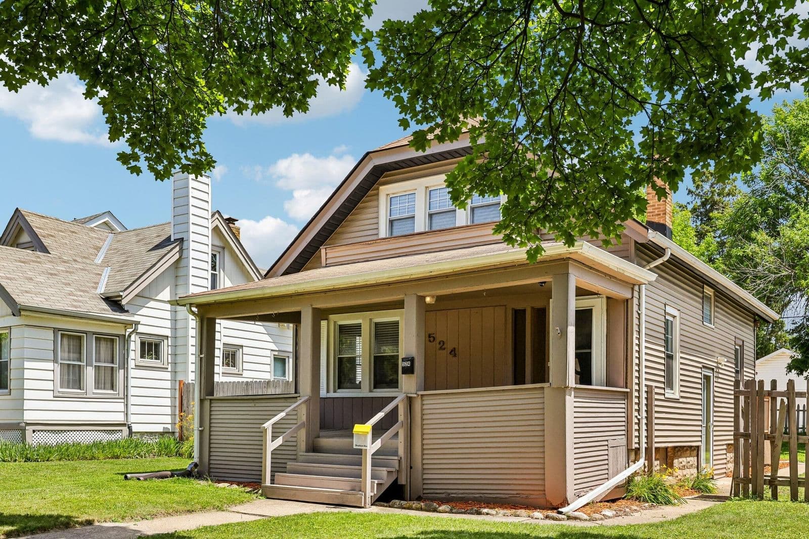 524 Oak Park Ct, Milwaukee, WI 53214