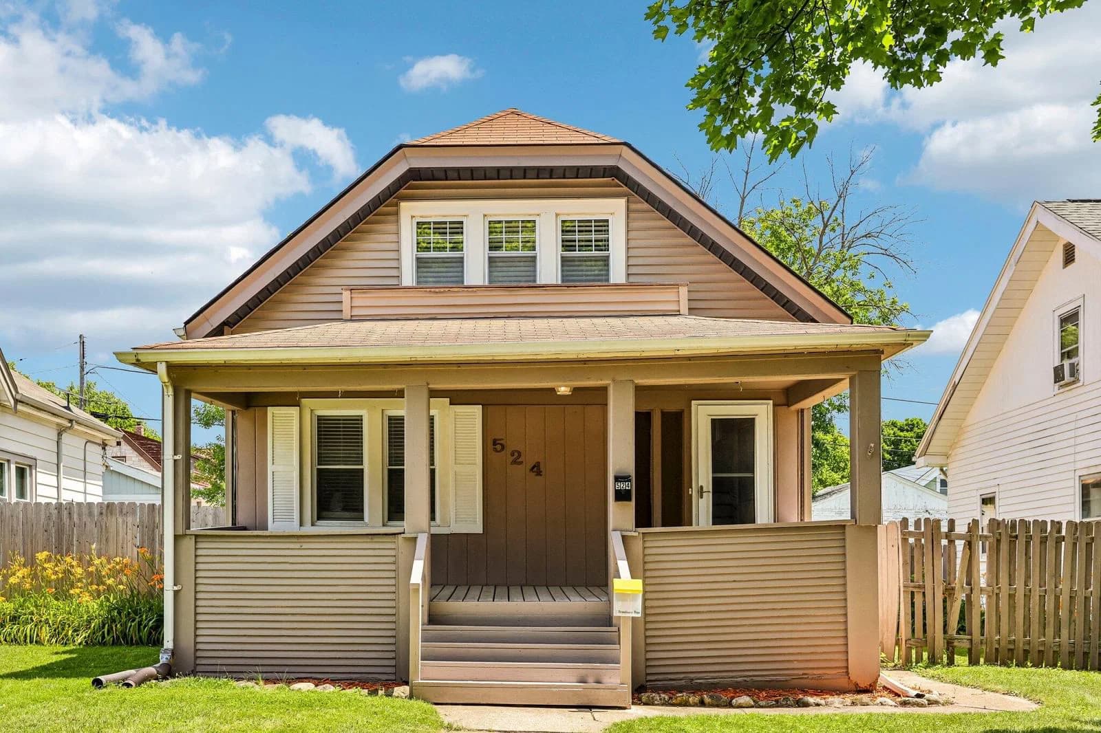 524 Oak Park Ct, Milwaukee, WI 53214 3