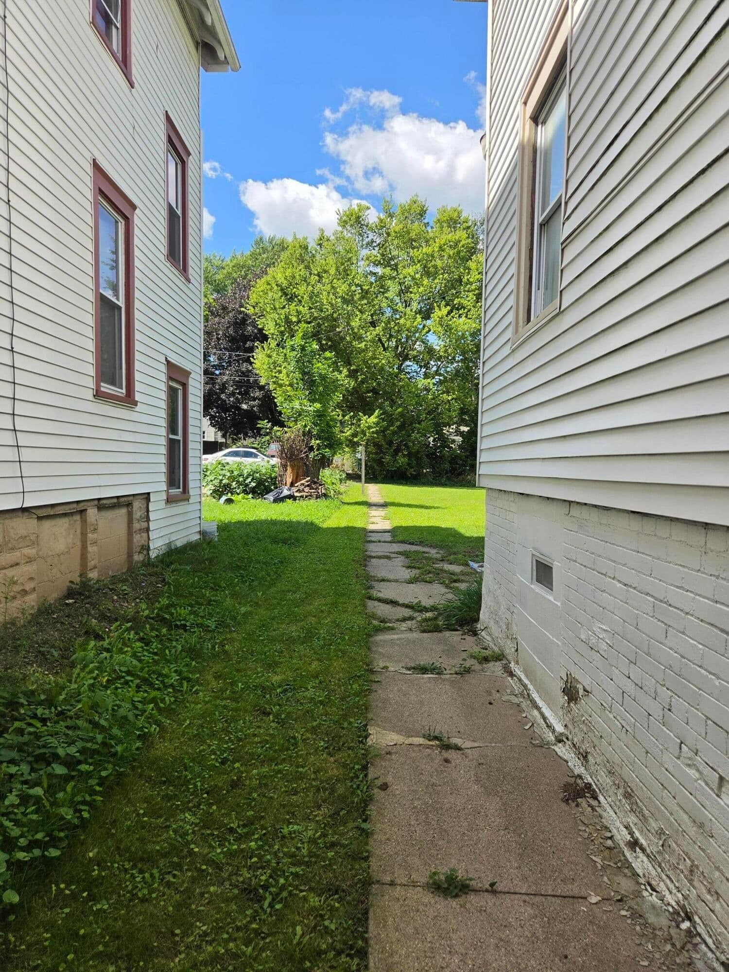 1525 39th St, Milwaukee, WI 53208 3