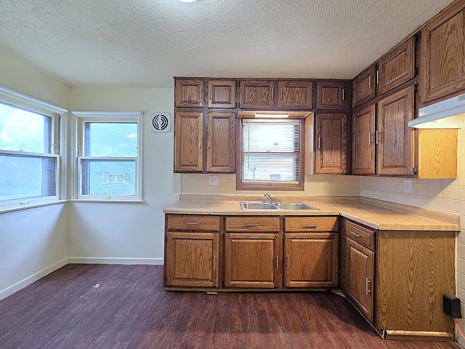 5333 46th St, Milwaukee, WI 53218 3