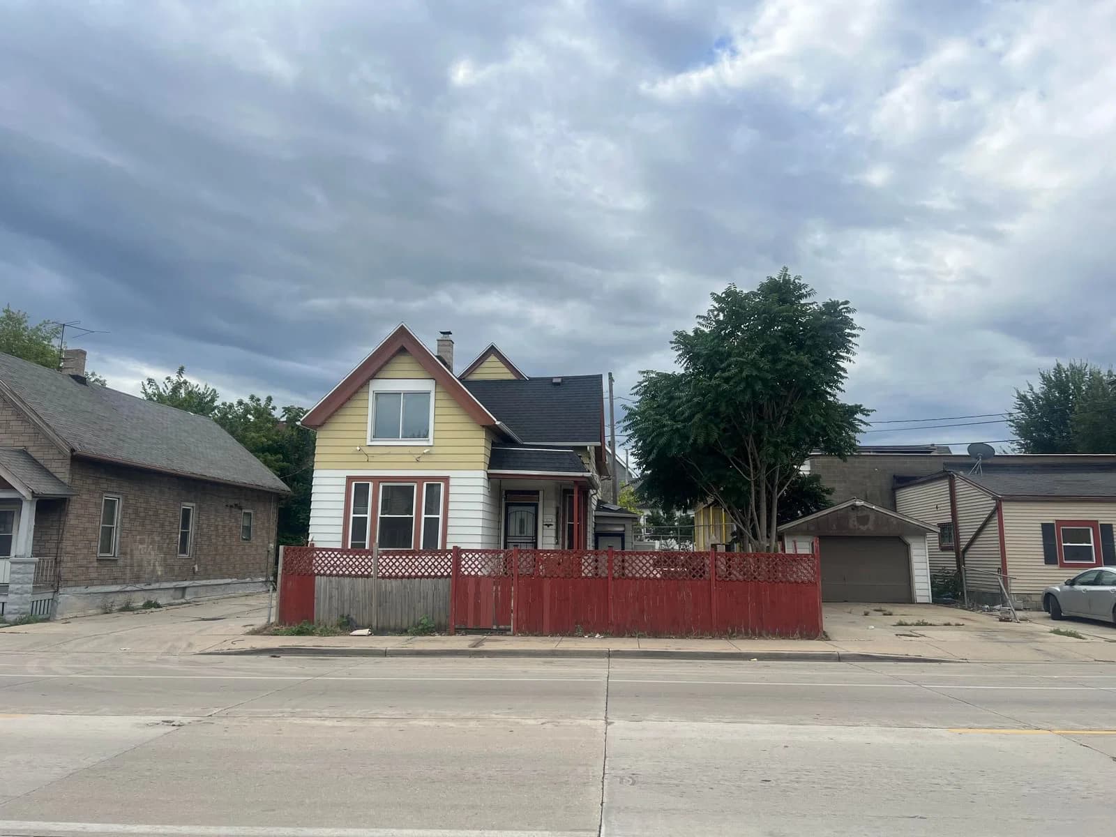 1023 Greenfield Ave, Milwaukee, WI 53204 3