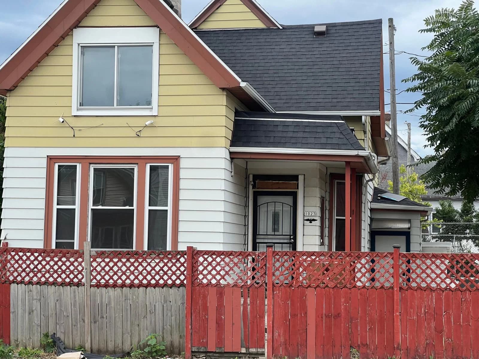 1023 Greenfield Ave, Milwaukee, WI 53204