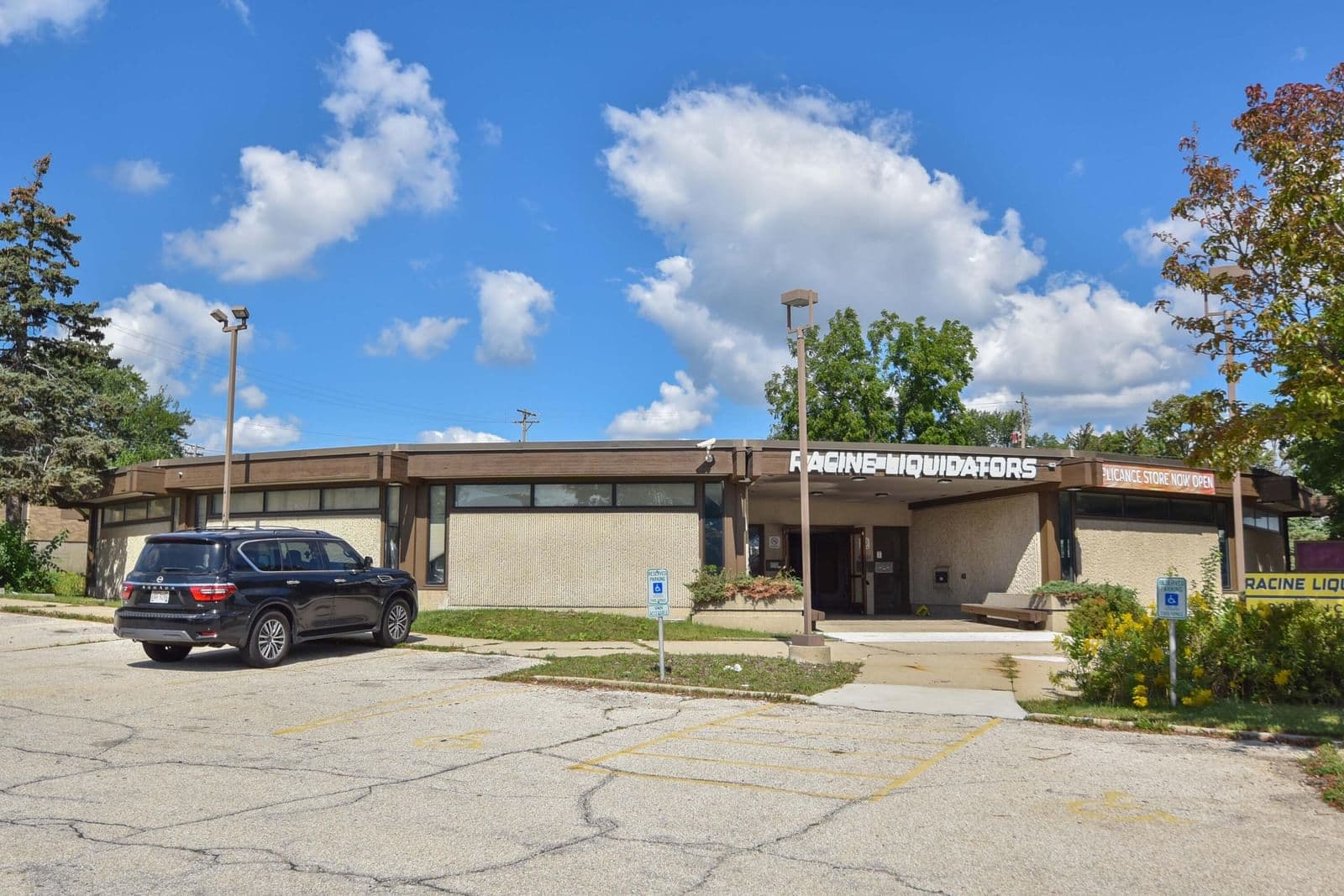 6431 76th St, Milwaukee, WI 53223 2