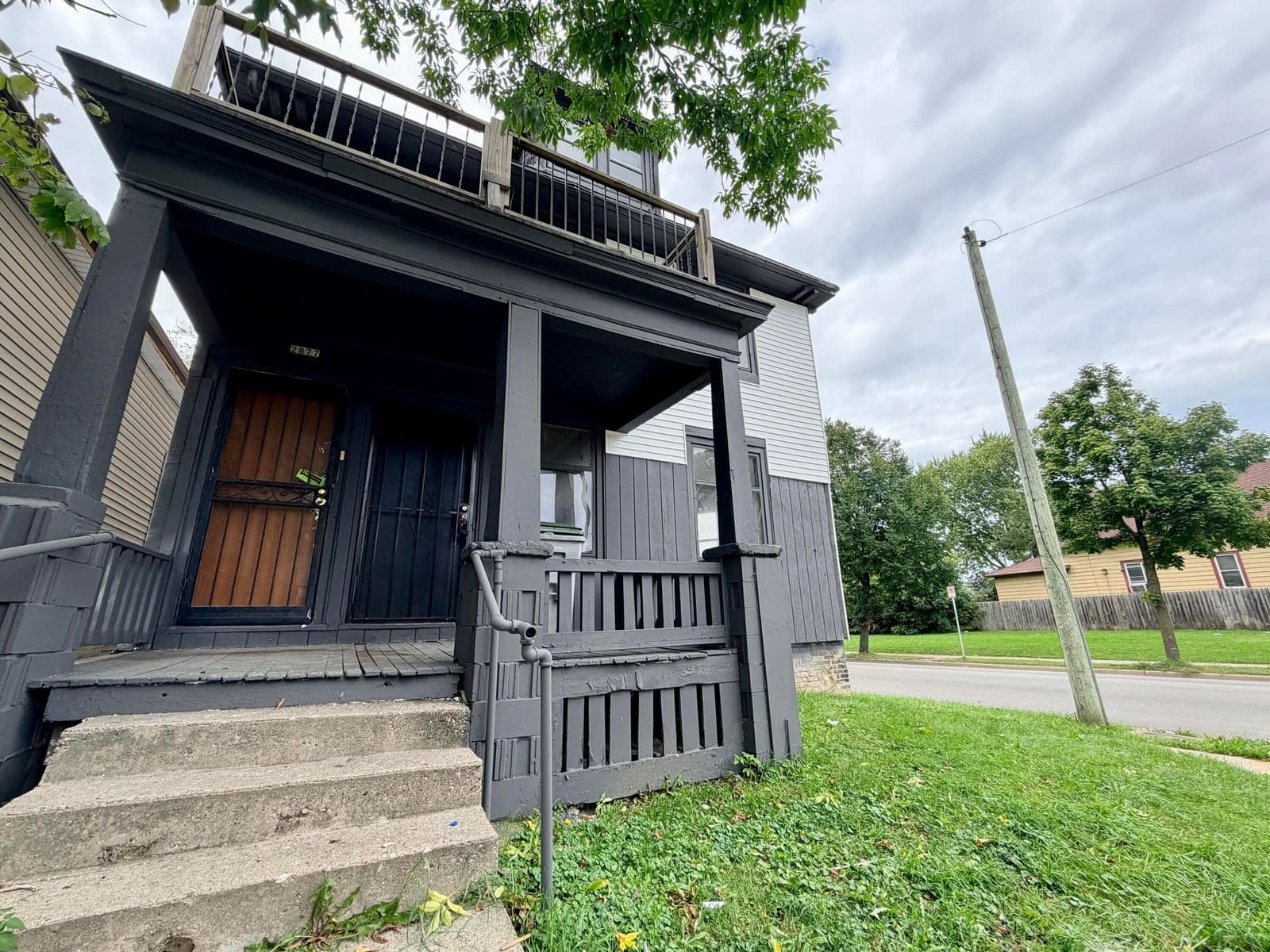 2877 23rd St, Milwaukee, WI 53206 2
