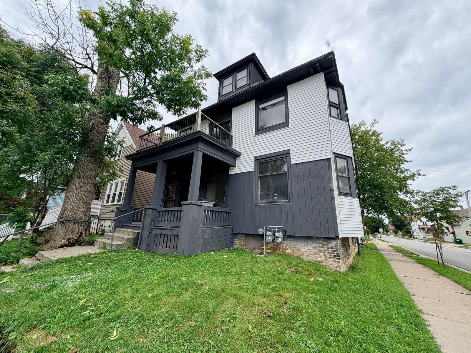 2877 23rd St, Milwaukee, WI 53206