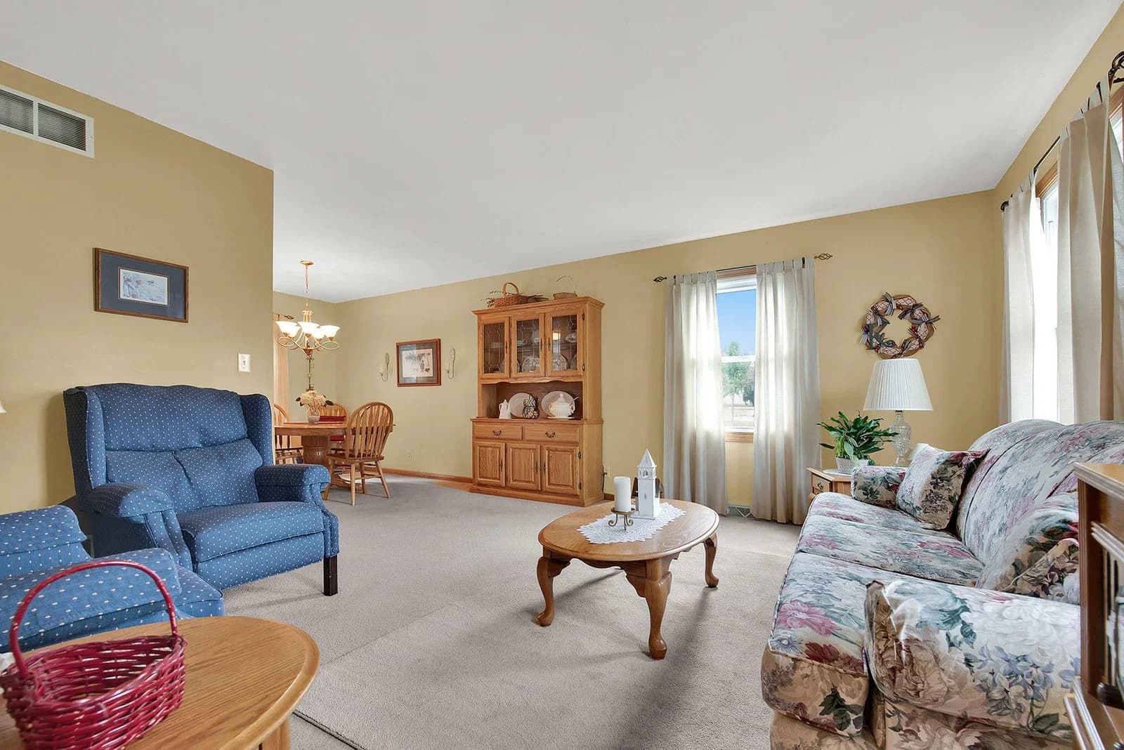 7941 Cecily Dr, Oak Creek, WI 53154 2