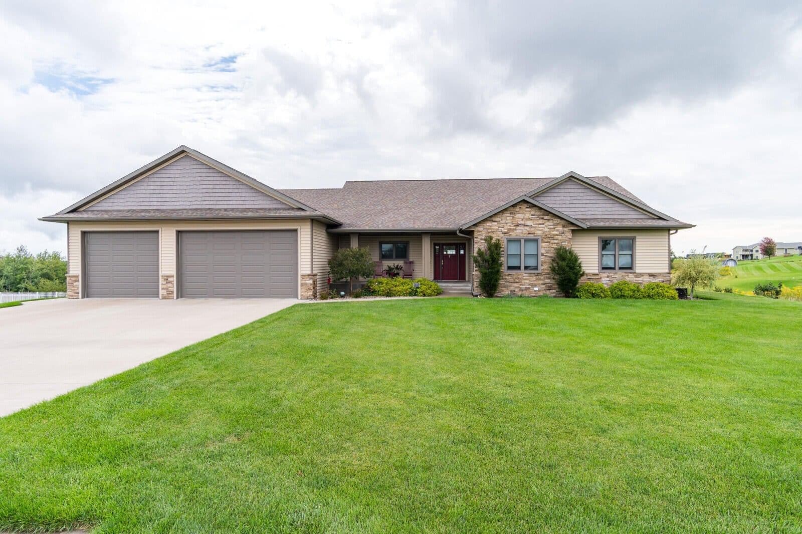 W3816 Highland Dr, Greenfield, WI 54601