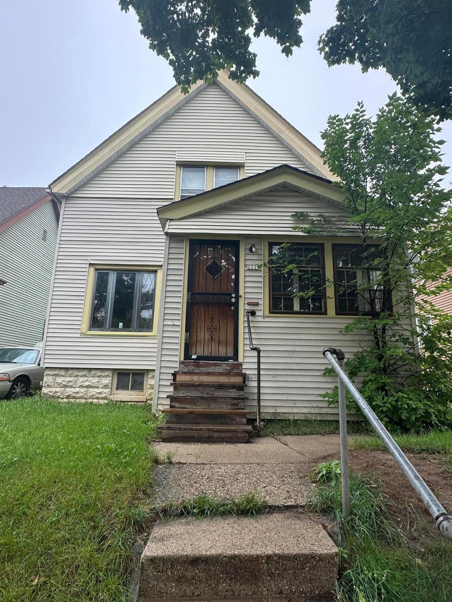 2222 Finn Pl, Milwaukee, WI 53206