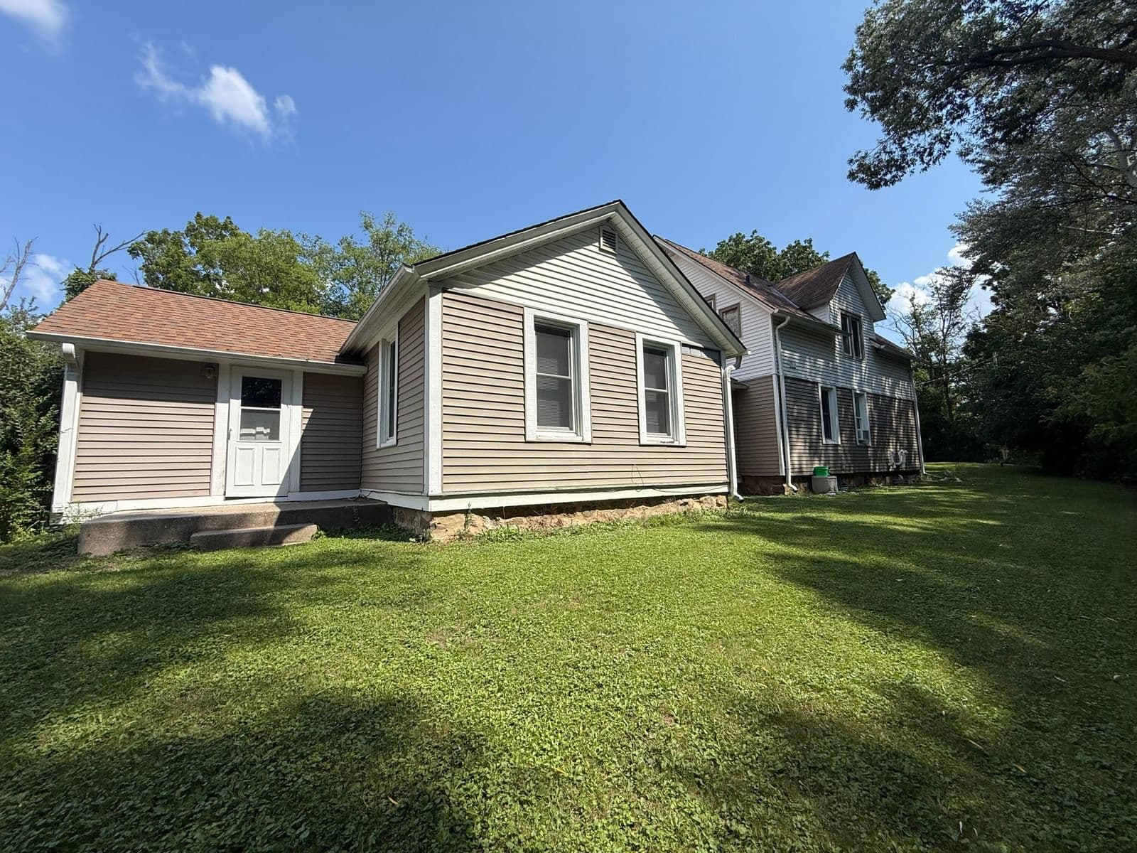 5036 92nd St, Greenfield, WI 53228 2