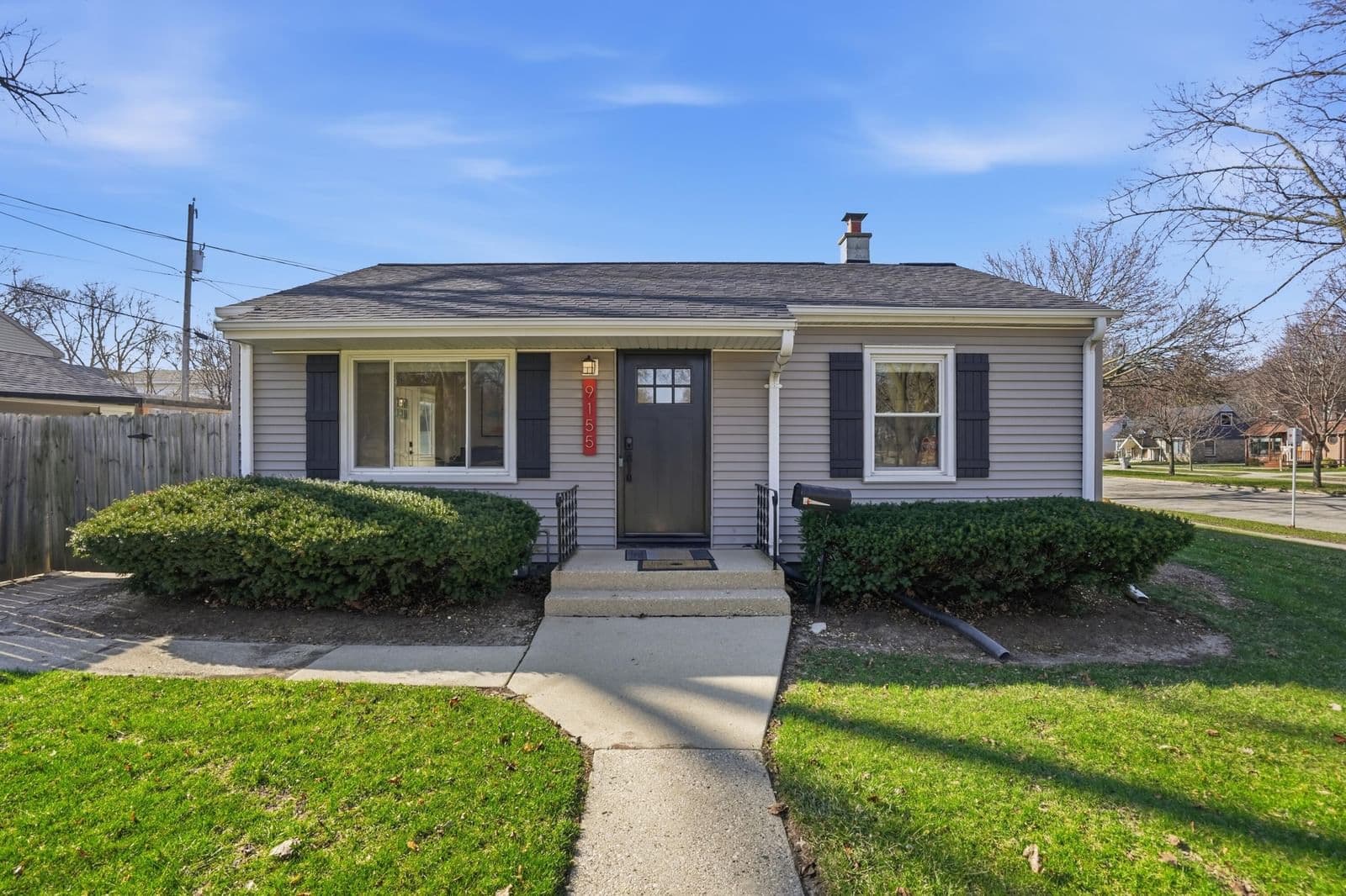 9155 Park Hill Ave, Milwaukee, WI 53226