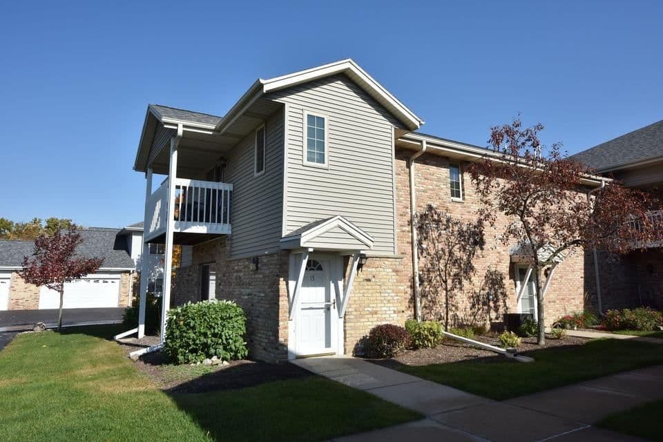 435 Aspen Dr, Oak Creek, WI 53154