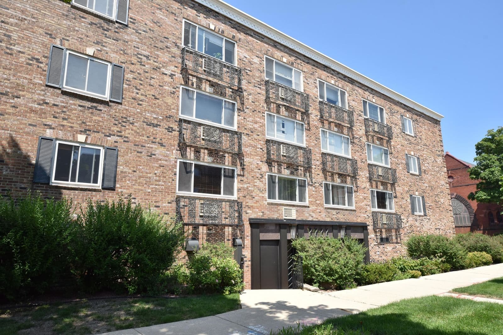 2222 Belleview Pl, Milwaukee, WI 53211