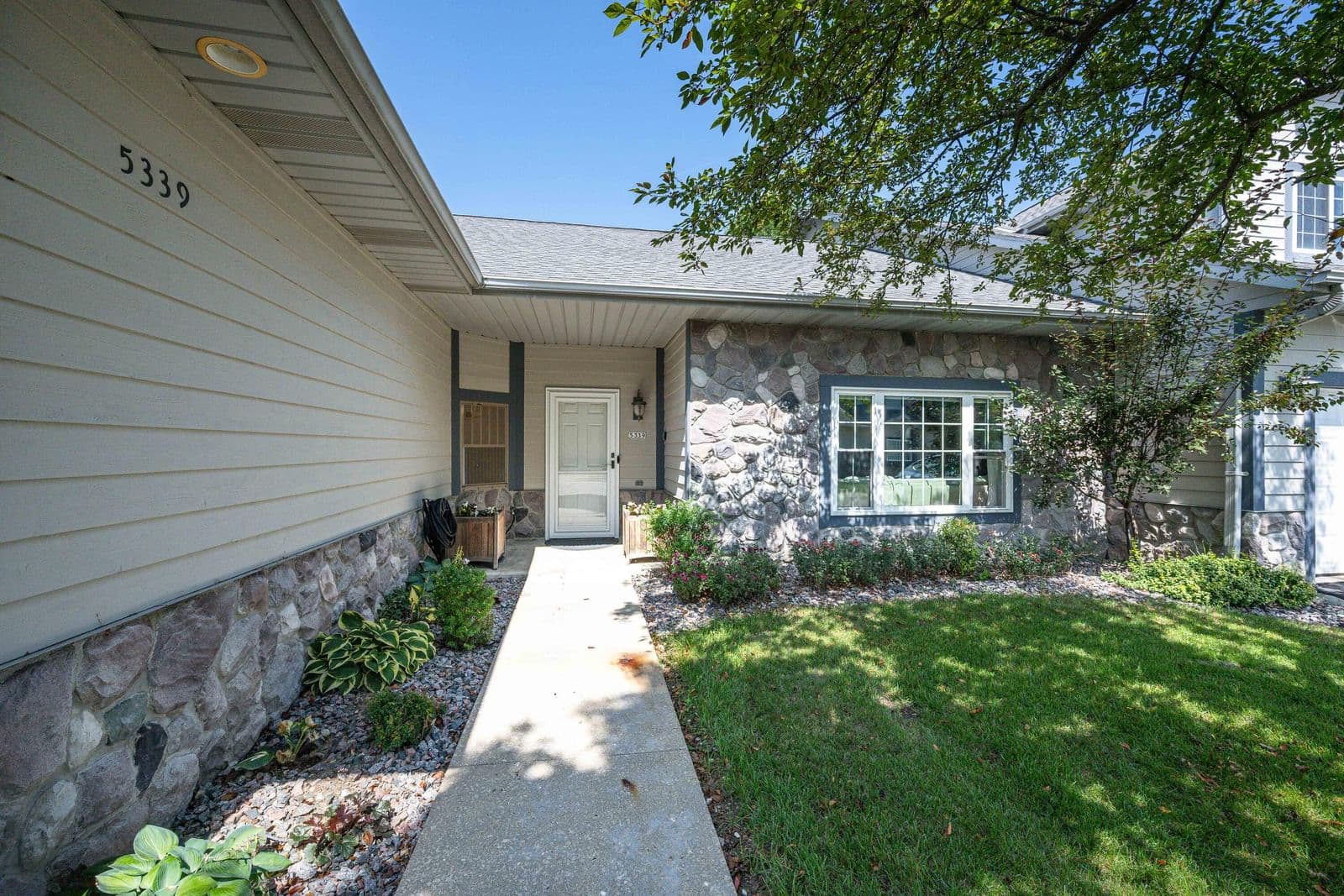 5339 Hidden Dr, Greenfield, WI 53221