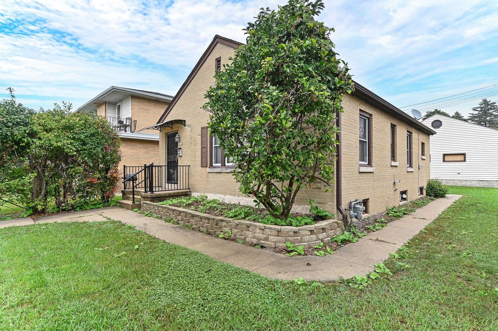 4032 92nd St, Milwaukee, WI 53222 3