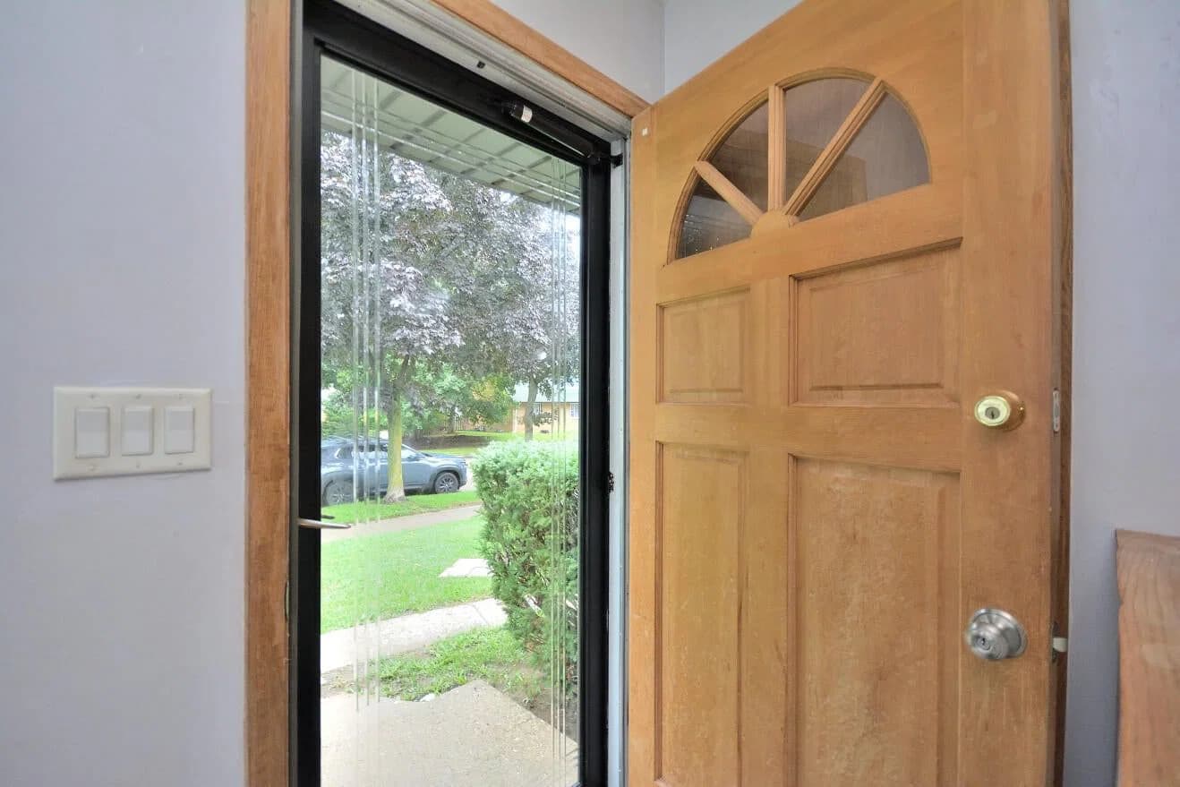 8945 Herbert Ave, Milwaukee, WI 53225 2