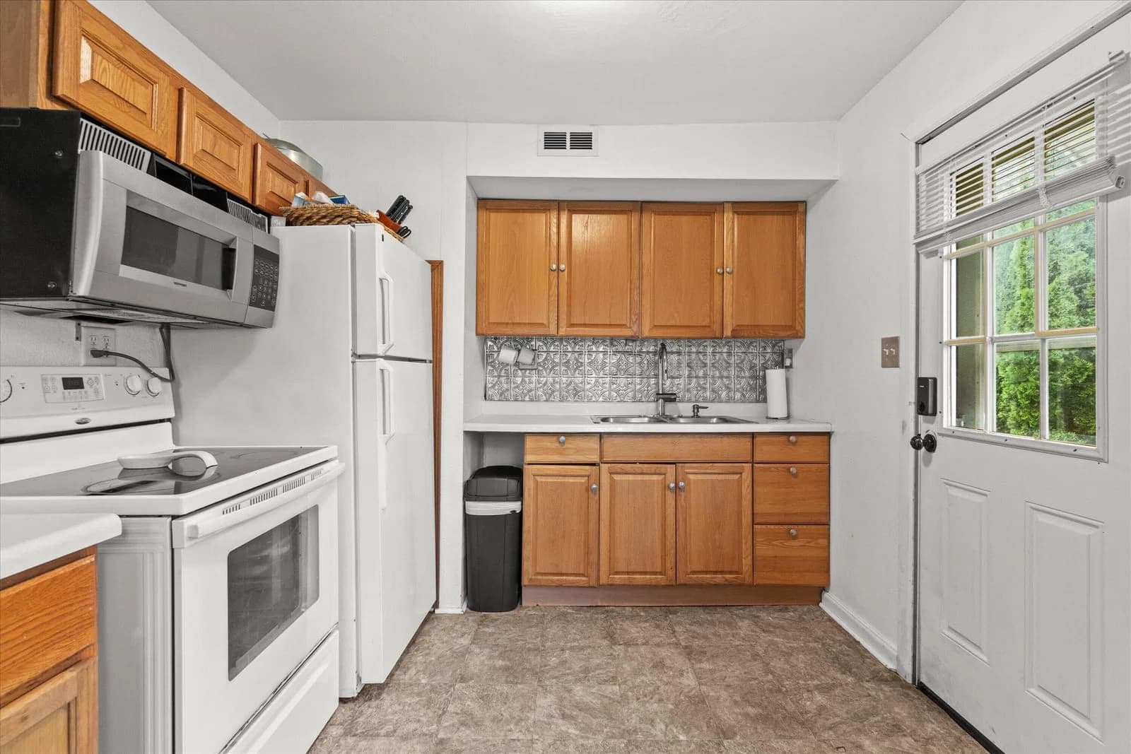 1405 17th Ave, South Milwaukee, WI 53172 3
