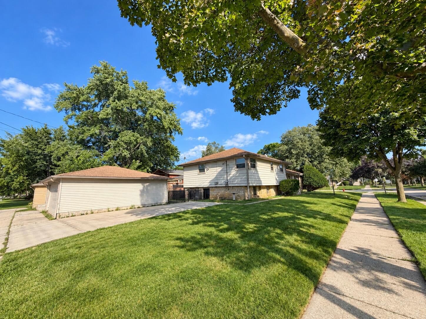 8706 Courtland Ave, Milwaukee, WI 53225 3