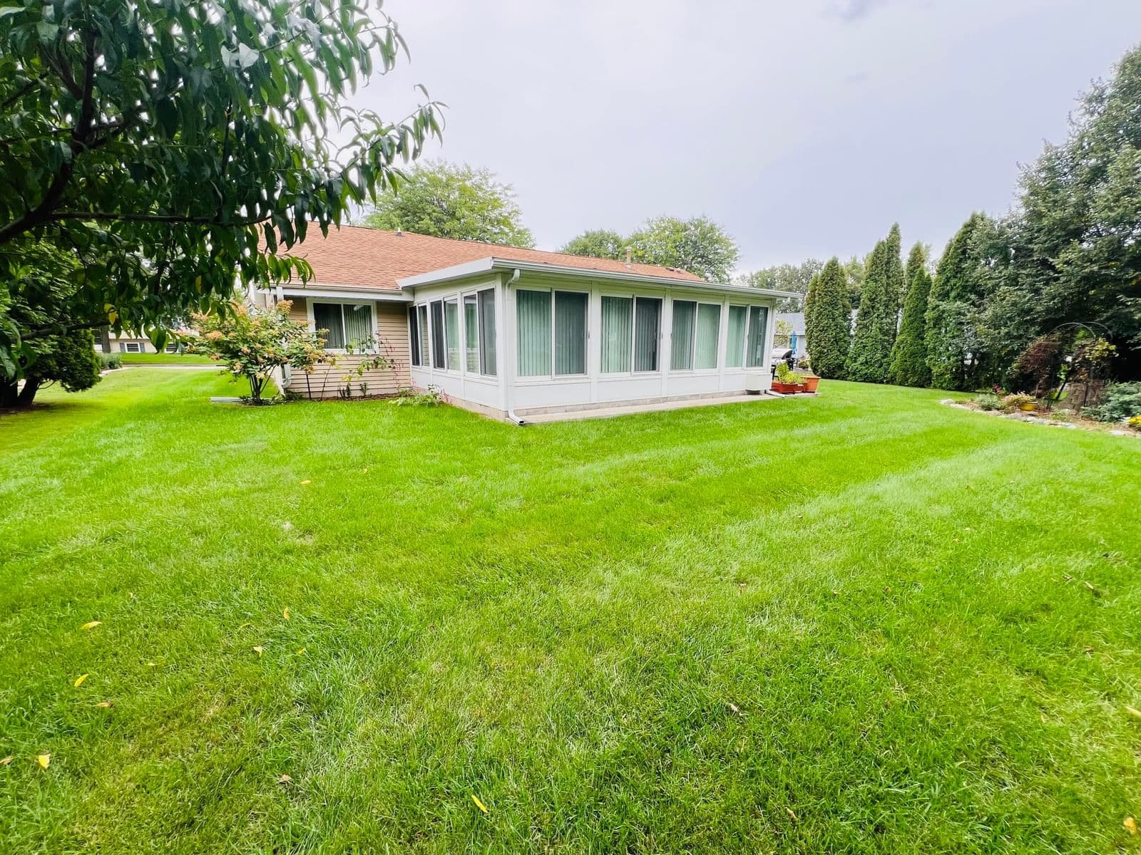 8815 Castle Ct 5