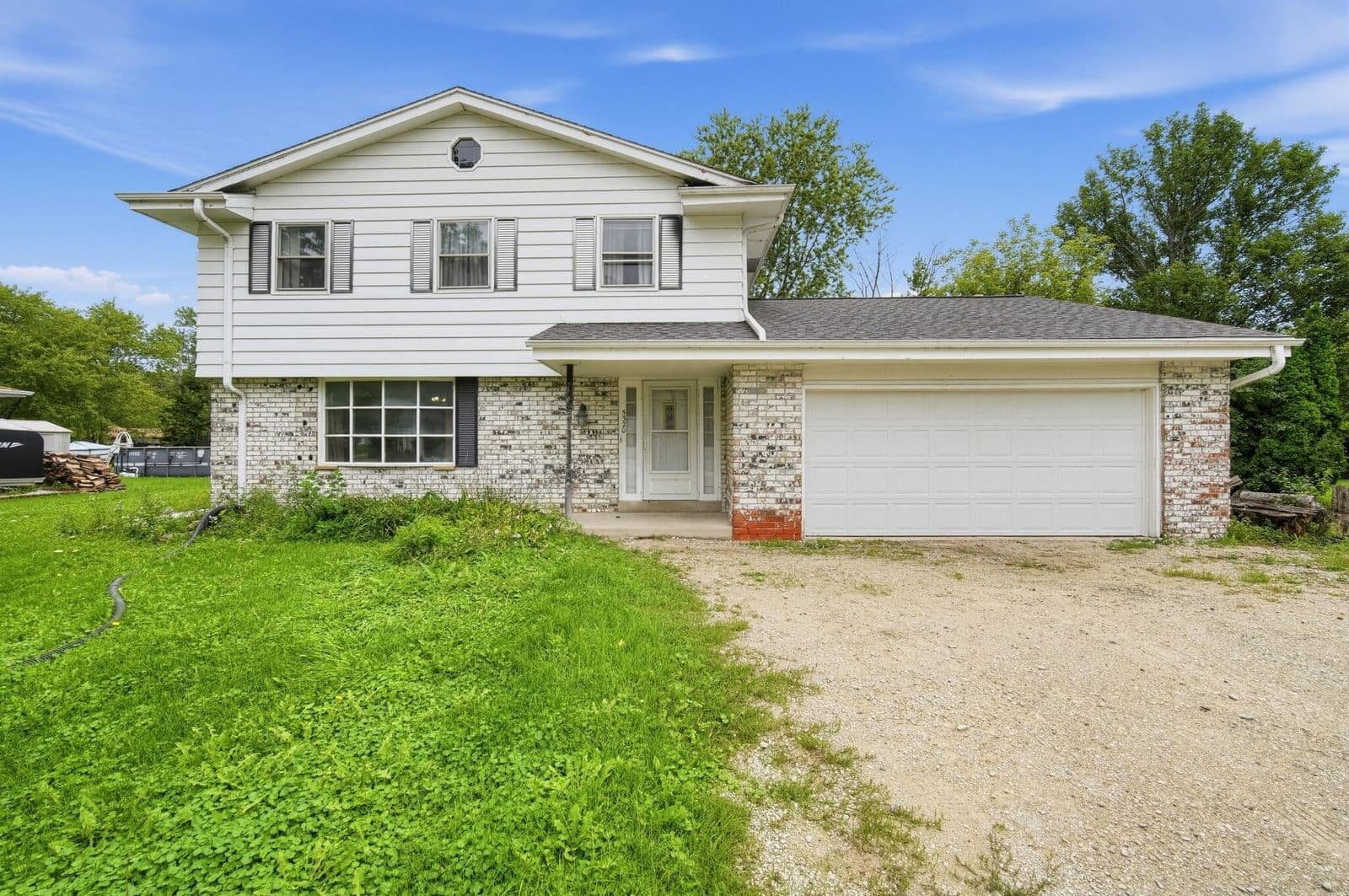 5320 Tuckaway Dr, Greenfield, WI 53221