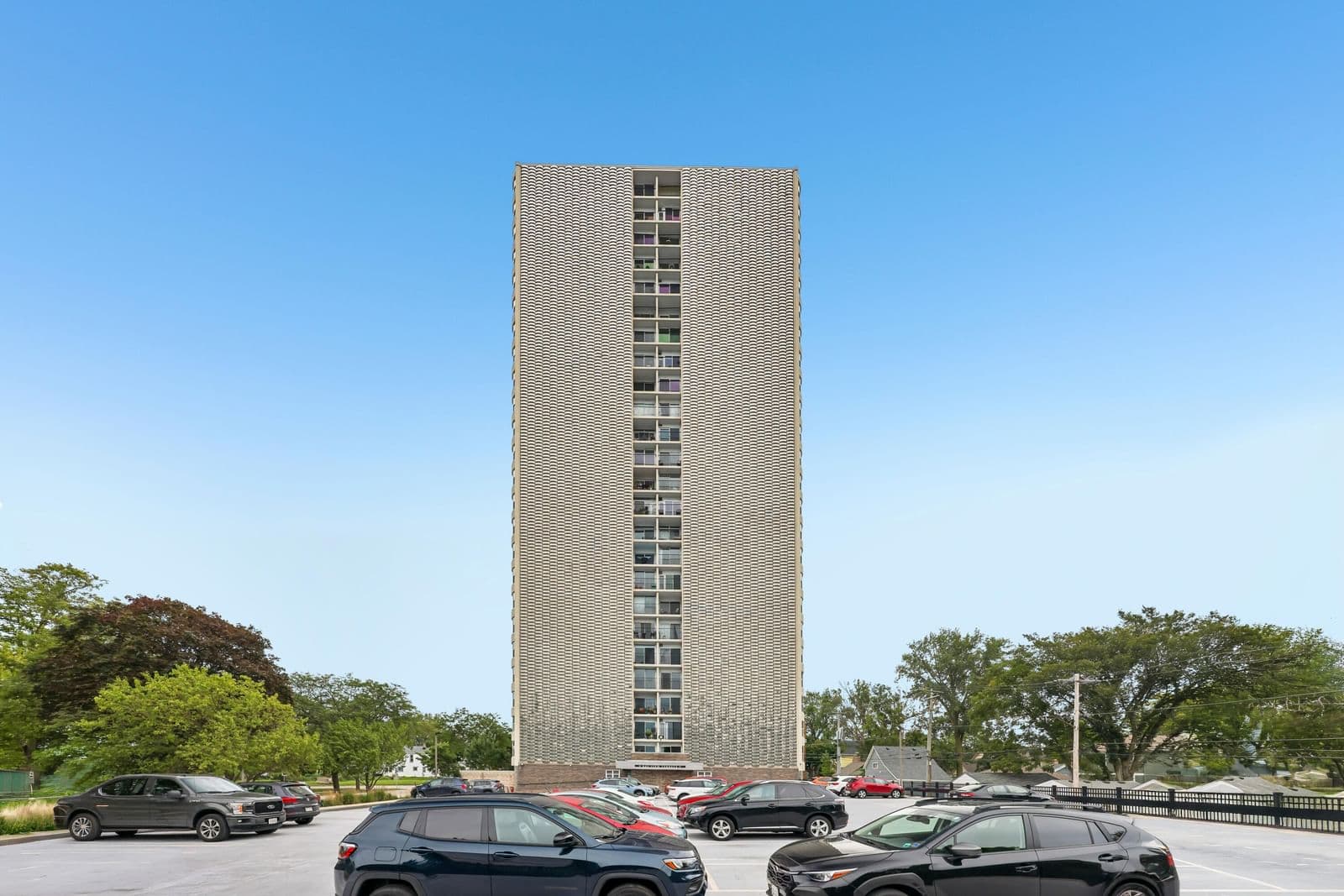2525 Shore Dr, Milwaukee, WI 53207