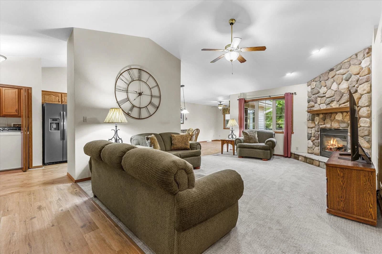 941 York St, Oak Creek, WI 53154 2