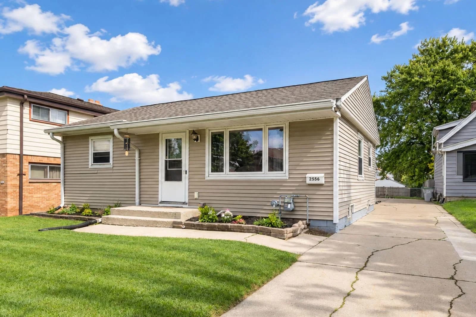 2556 69th St, Milwaukee, WI 53219