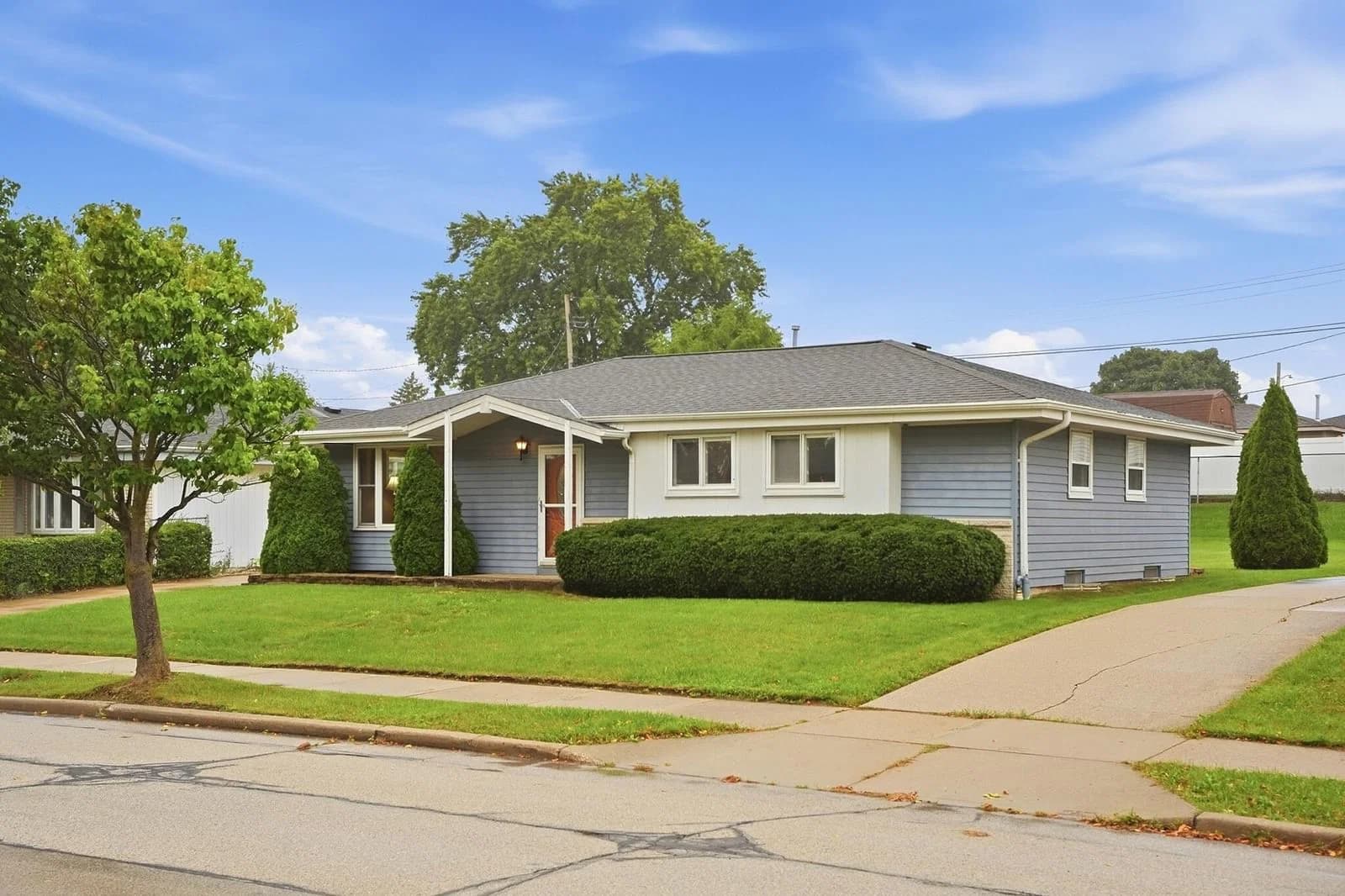 6665 20th St, Oak Creek, WI 53154 2