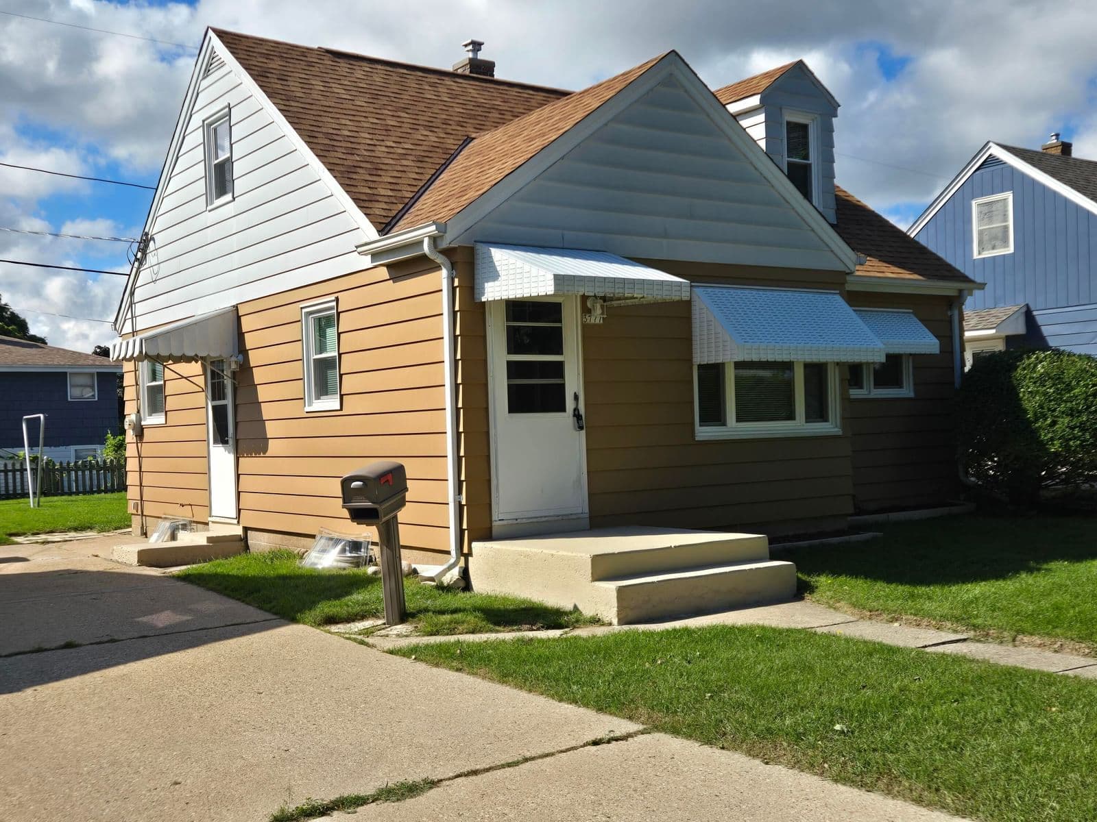 3777 24th St, Milwaukee, WI 53221 2