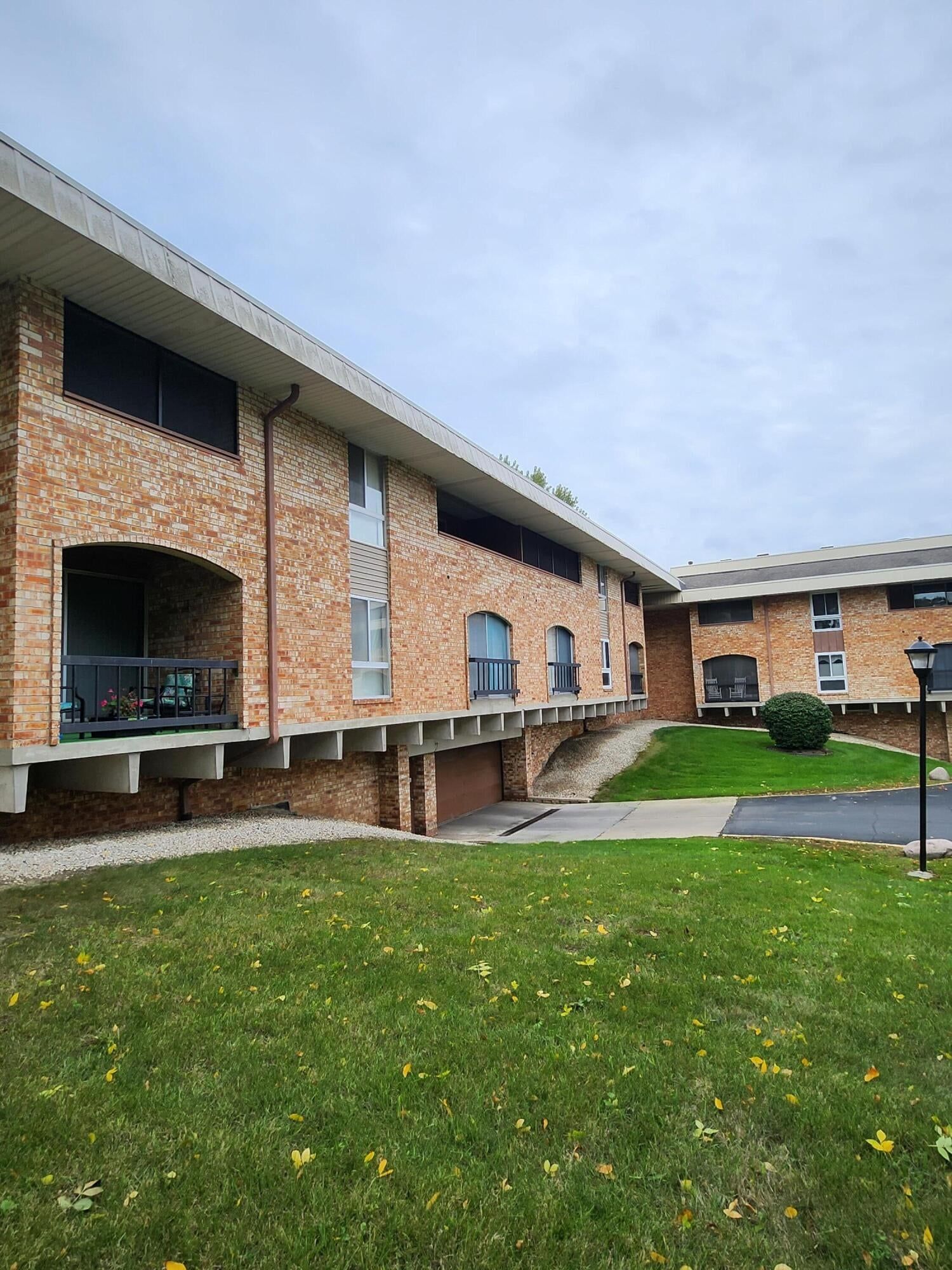 11946 Mill Rd, Milwaukee, WI 53225 3