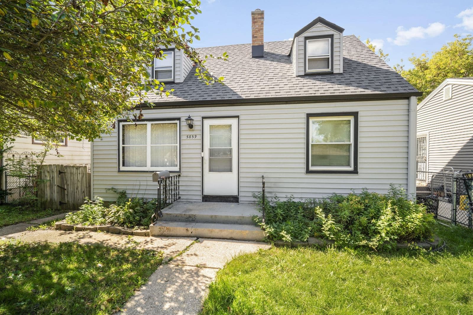 5859 66th St, Milwaukee, WI 53218