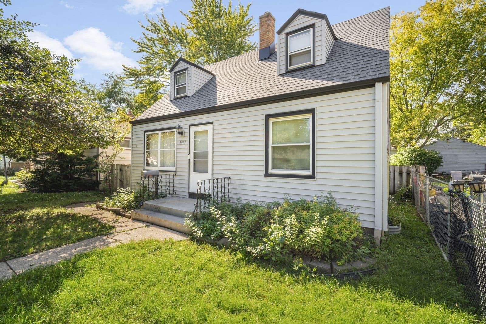 5859 66th St, Milwaukee, WI 53218 2