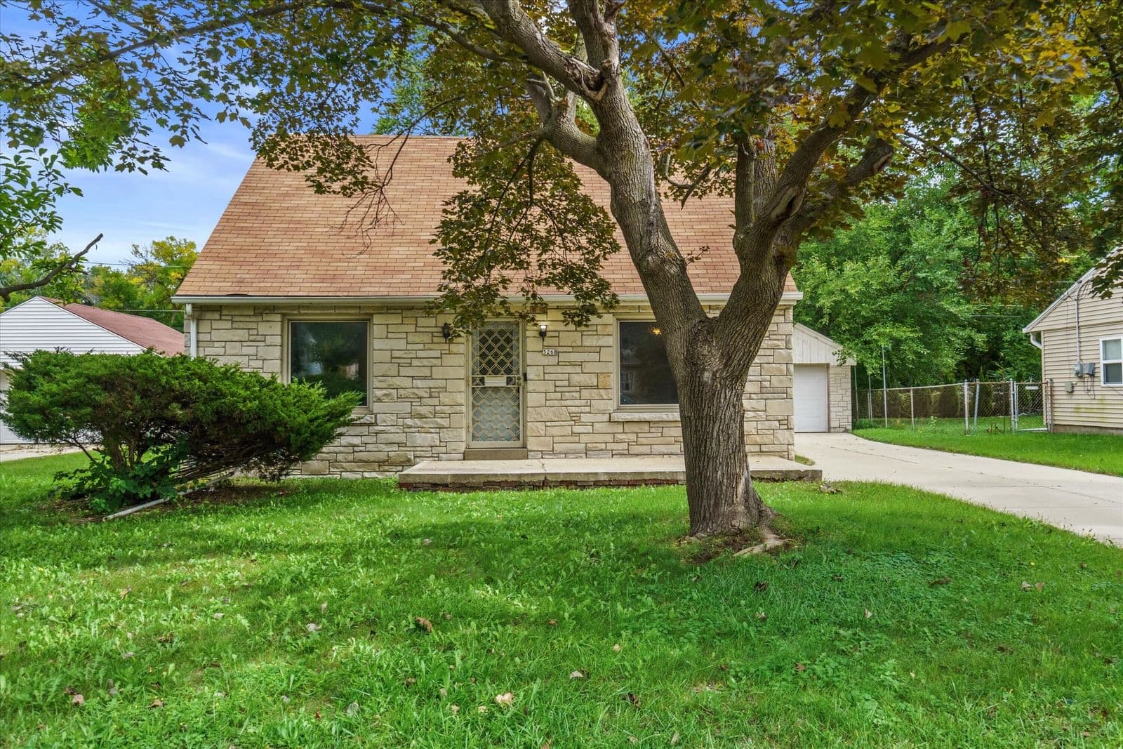 5268 60th St, Milwaukee, WI 53218