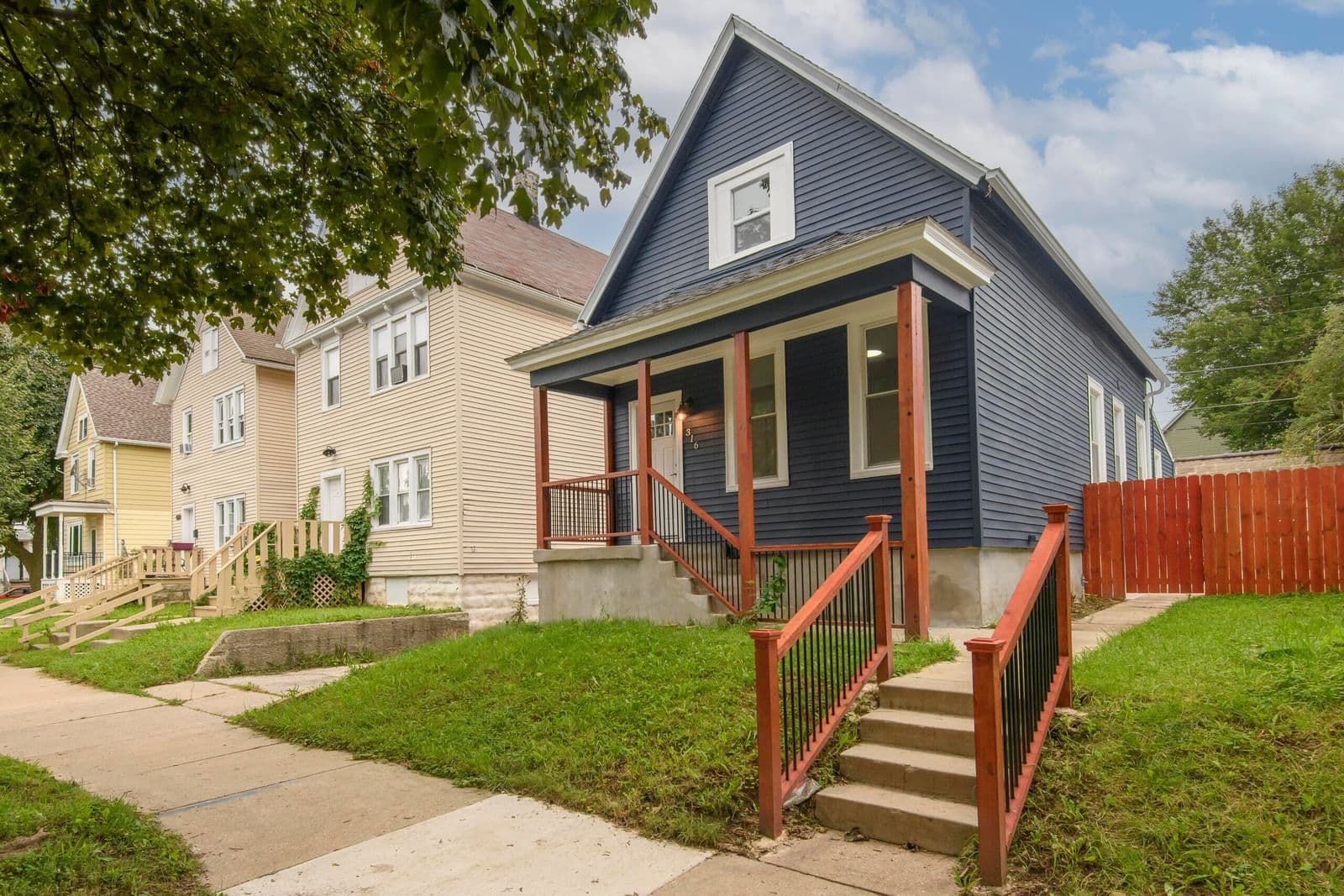 316 Clarence St, Milwaukee, WI 53207 2