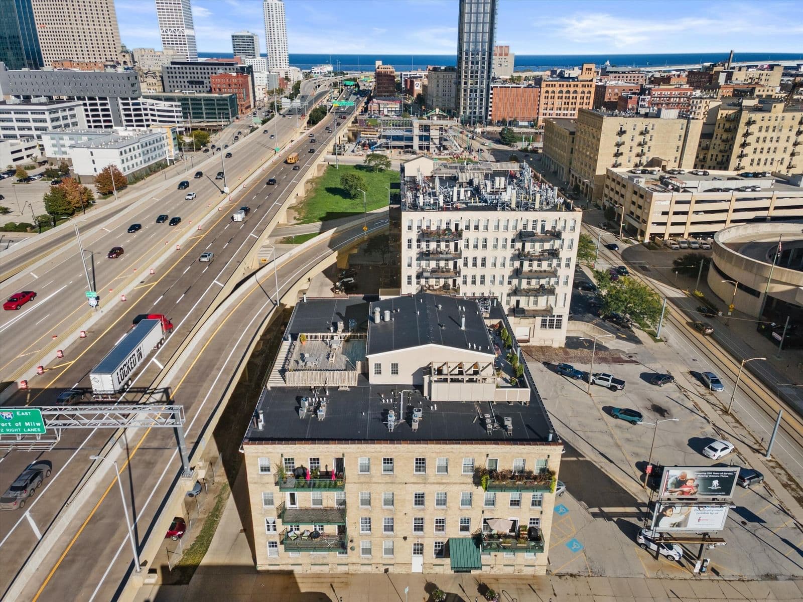 418 3rd St, Milwaukee, WI 53203 2