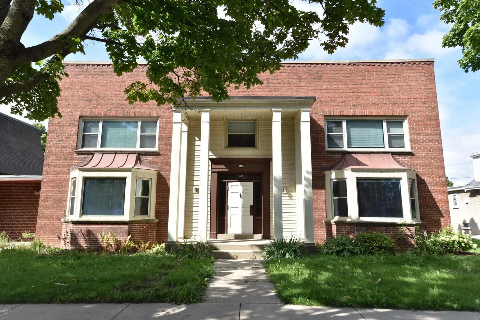 145 76th St, Milwaukee, WI 53214