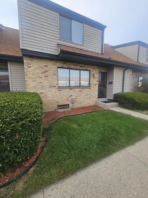6556 Bourbon St, Milwaukee, WI 53224