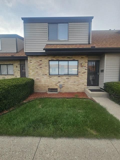 6556 Bourbon St, Milwaukee, WI 53224 2