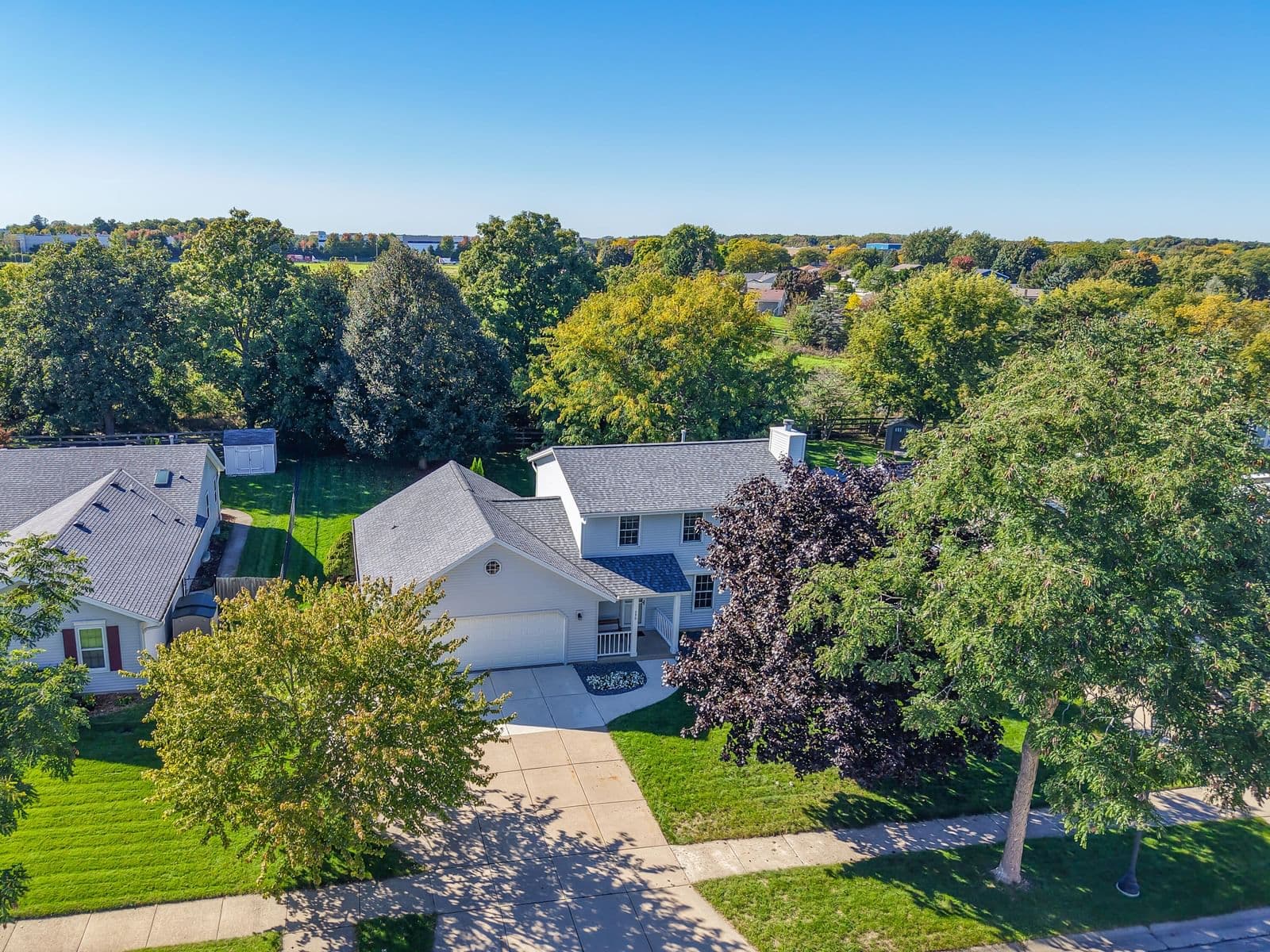 390 Quail Run, Oak Creek, WI 53154