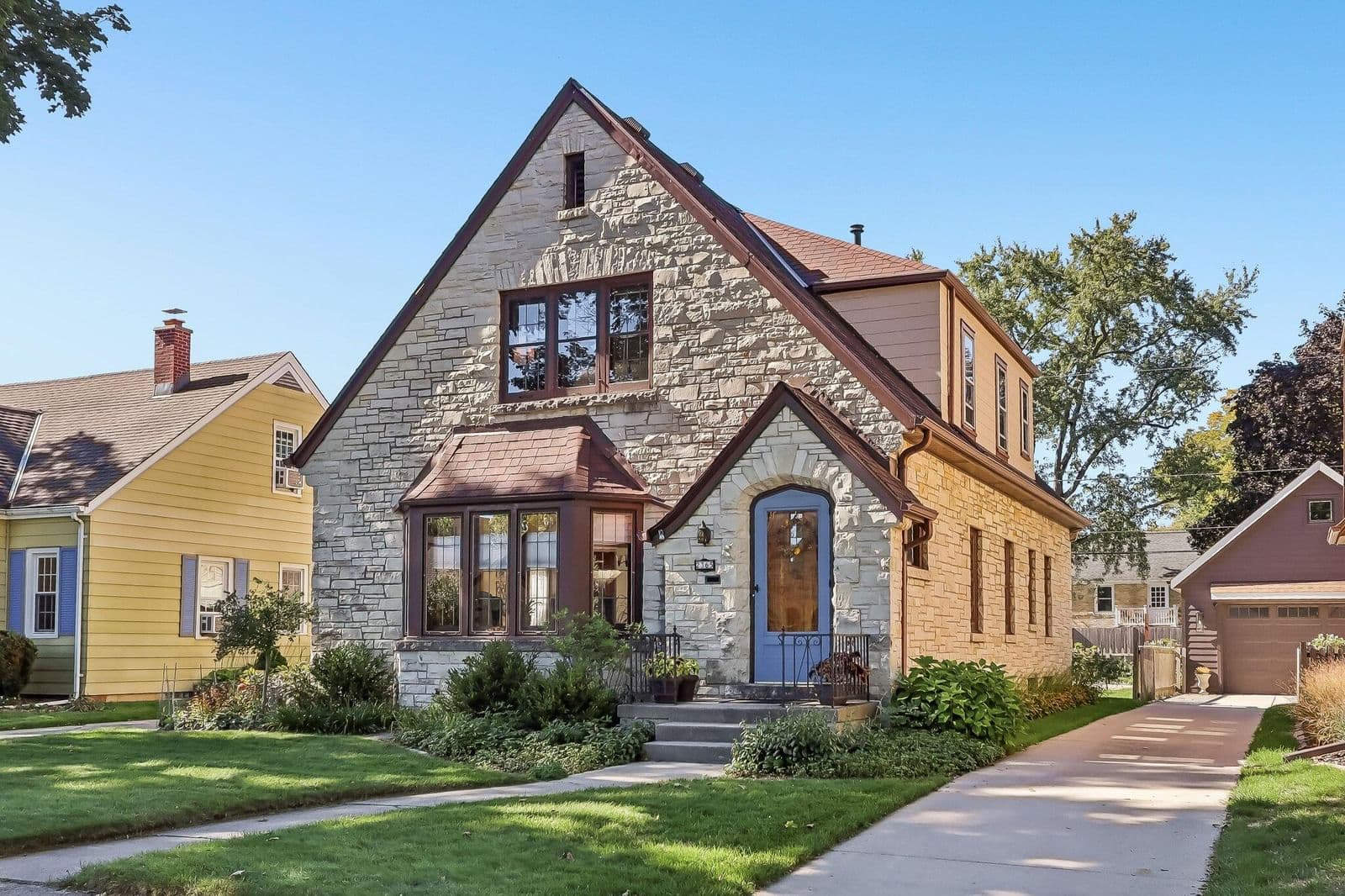 2365 82nd St, Wauwatosa, WI 53213